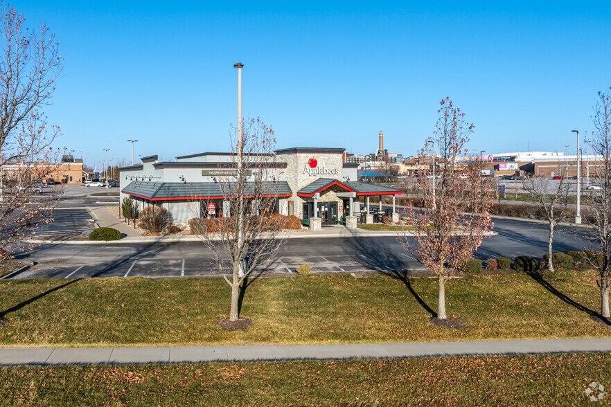 More Photos Of 1700 Village West Pky, Kansas City Restaurant For Lease