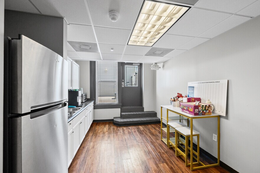 More Photos Of 105 E North St, Greenville Office For Lease