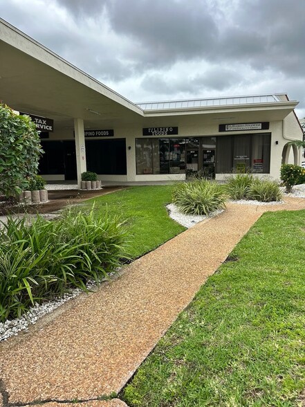 More Photos Of 2811 Tamiami Trl, Port Charlotte Storefront Retail Office For Lease