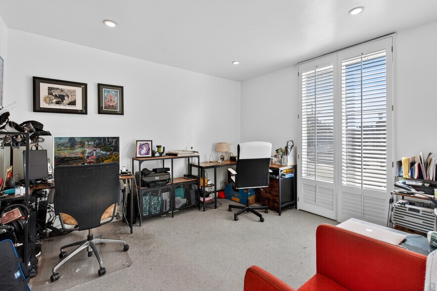 More Photos Of 910 N La Cienega Blvd, Los Angeles Storefront Retail Office For Sale