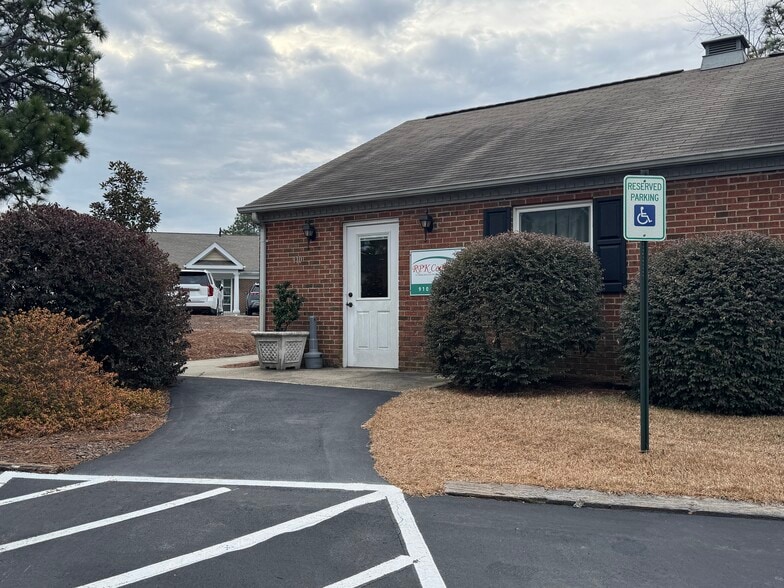 More Photos Of 110 Turner St, Southern Pines Medical For Lease