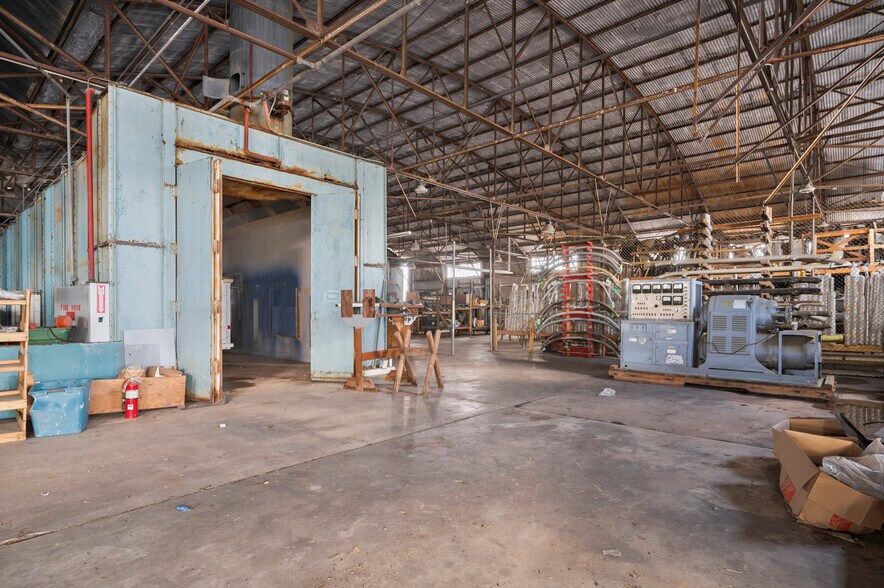 More Photos Of 5991 SE Circle Dr, Arcadia Flex For Sale