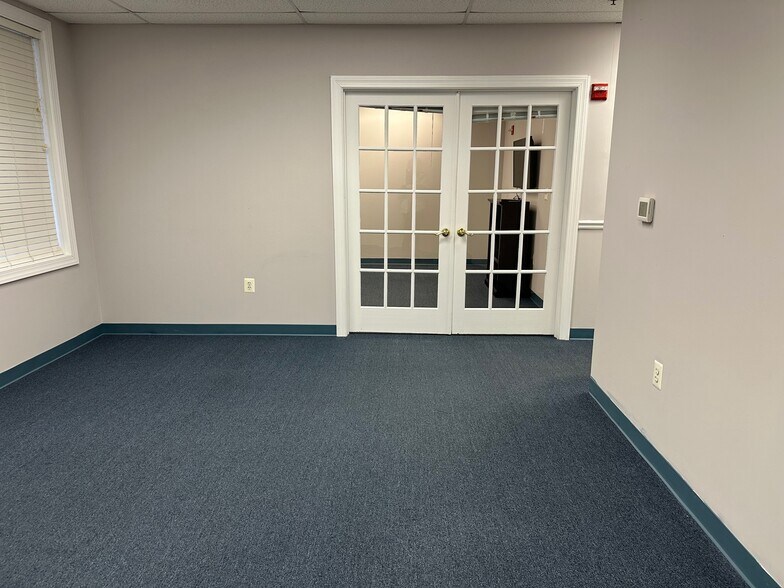 More Photos Of 4004 Genesee Pl, Woodbridge Medical For Lease