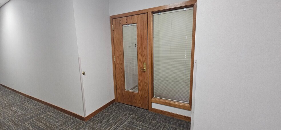 More Photos Of 1903 Keith St, Eau Claire Medical For Lease