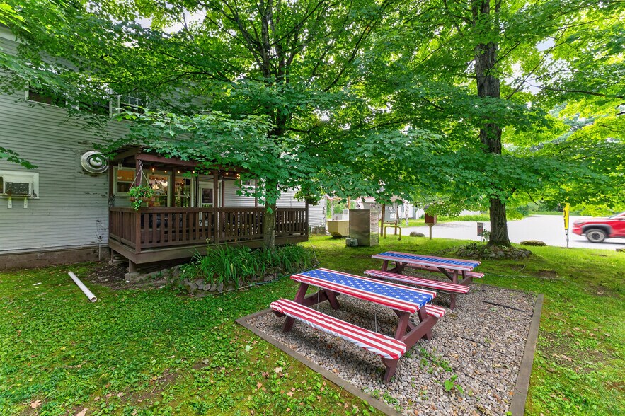 More Photos Of 899 E Shore Dr, Adirondack Storefront Retail Residential For Sale