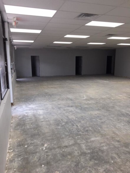 More Photos Of 5602-5608 Pinemont Dr, Houston Storefront Retail Office For Lease
