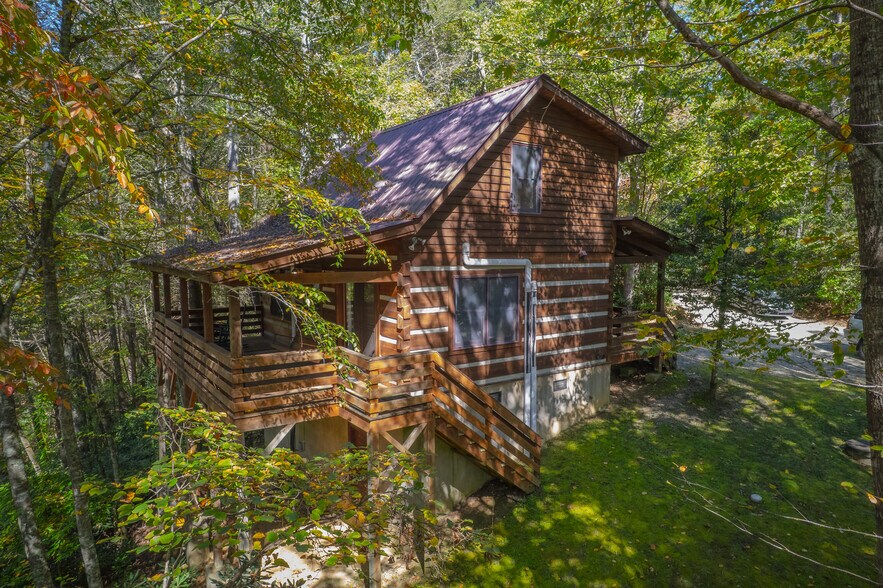 More Photos Of 1105 Fall Creek Rd, Purlear Specialty For Sale