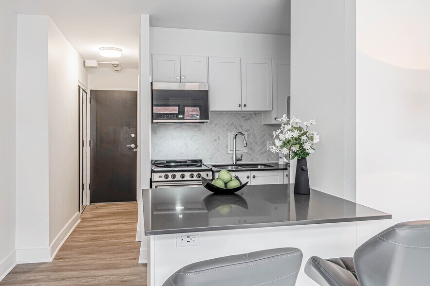 More Photos Of 105 Rue Milton, Montréal Apartments For Sale