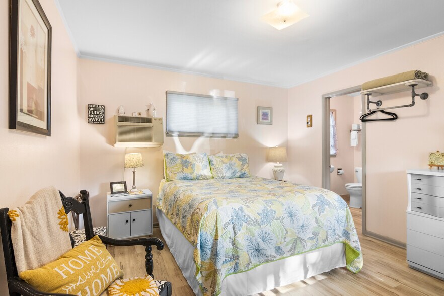 More Photos Of 4871 U.S. 31, Eastport Hotel For Sale