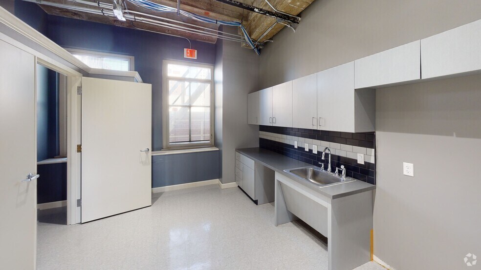 More Photos Of 624 S Boston Ave, Tulsa Office For Sale