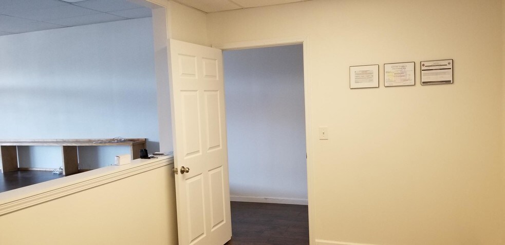 More Photos Of 302 Satellite Blvd NE, Suwanee General Retail For Lease