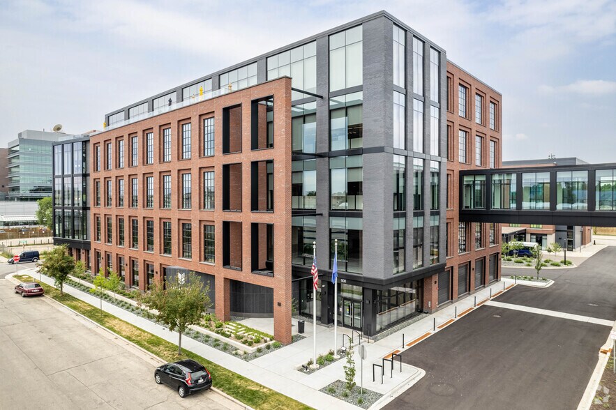 More Photos Of 908 E Main St, Madison Office For Lease