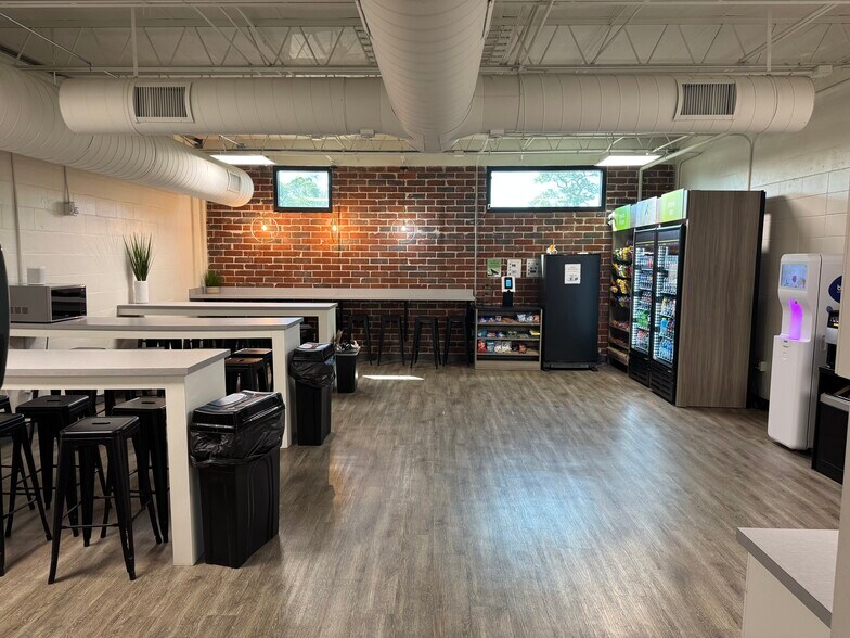 More Photos Of 7490 N 36th St, Pinellas Park Loft Creative Space For Lease