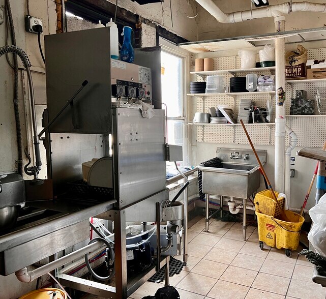 More Photos Of 205 E 9th Ave, Homestead Bar For Lease