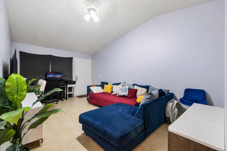 More Photos Of 3132 Bloomingdale Villas Ct, Brandon Apartments For Sale