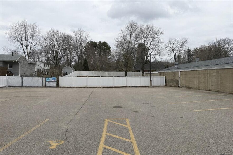 More Photos Of 716 Norwich Rd, Plainfield General Retail For Lease