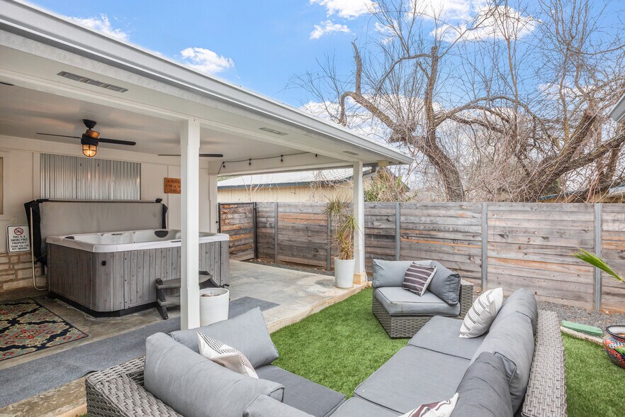 More Photos Of 608 W Morse St, Fredericksburg Specialty For Sale