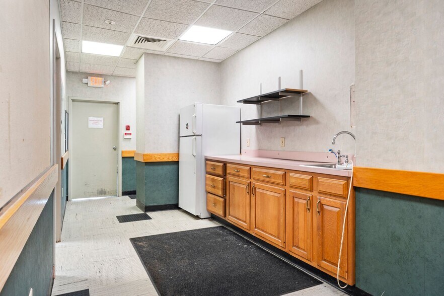 More Photos Of 80 Sagamore st, Quincy Office For Lease