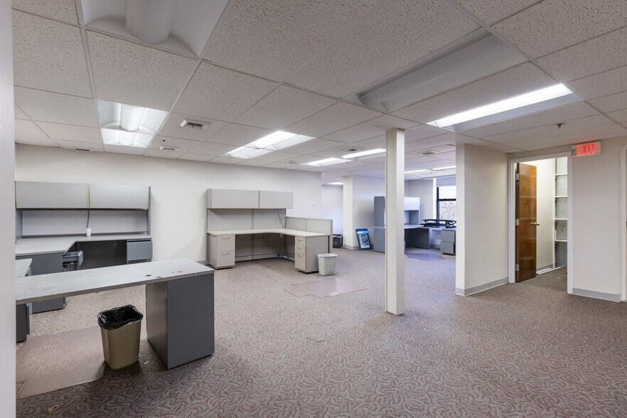 More Photos Of 19-25 Main St, Hartford Office Residential For Sale