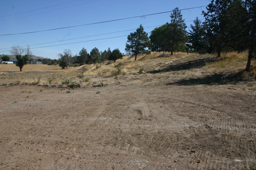 More Photos Of 401 NE 6th St, Madras Land For Sale