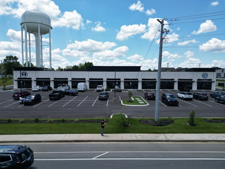 More Photos Of 2720 Madison St, Clarksville General Retail For Lease
