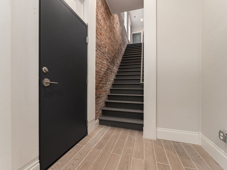 More Photos Of 1029 E Livingston Ave, Columbus Storefront Retail Residential For Sale