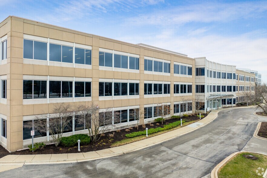 More Photos Of 10 Parkway Blvd N, Deerfield Office For Lease