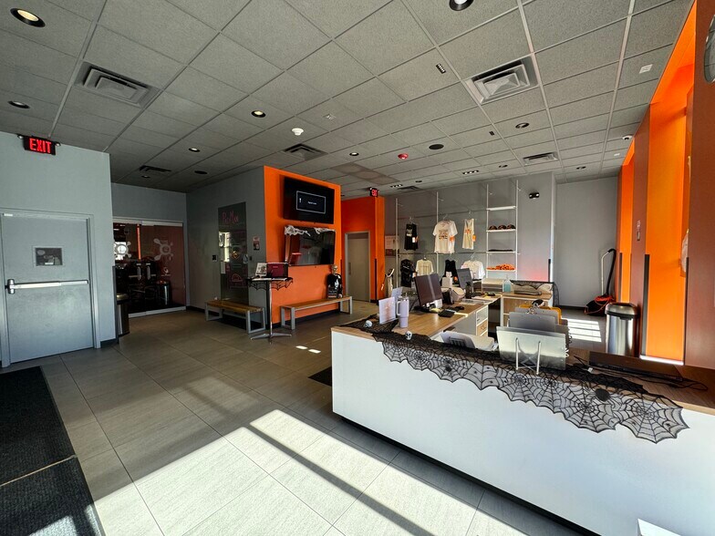 More Photos Of 1040-1044 Lake St, Oak Park Storefront Retail Office For Sale