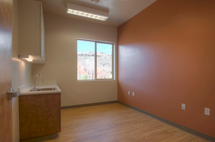 More Photos Of 230 N 1680 E, Saint George Unknown For Lease