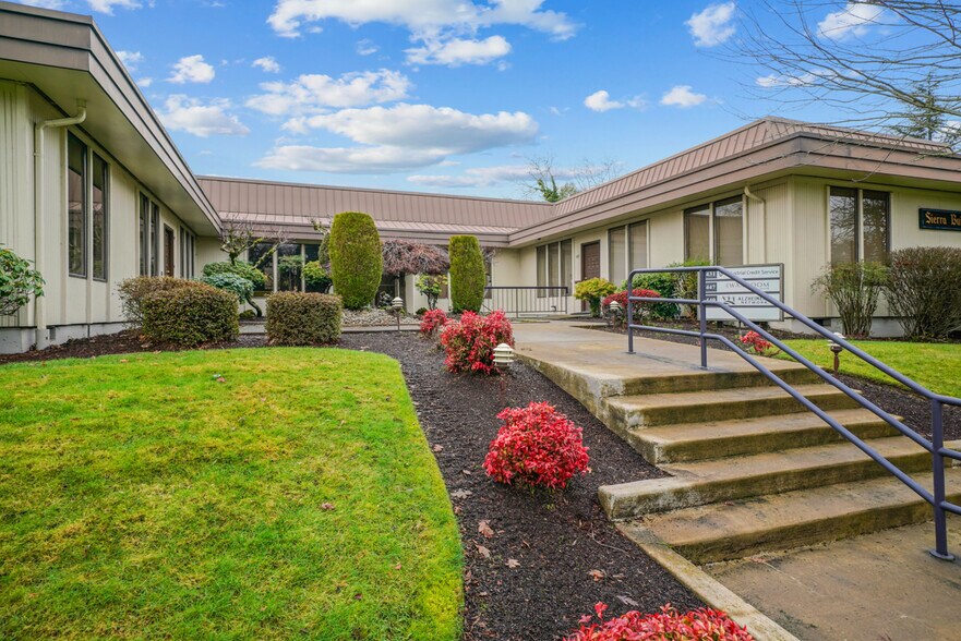 More Photos Of 1431-1449 Liberty St, Salem Office For Lease