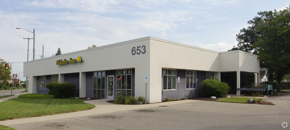More Photos Of 653 Michigan Ave, Holland Freestanding For Lease
