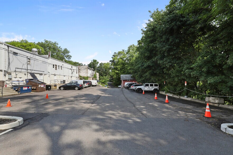 More Photos Of 1159-1177 Pleasantville Rd, Briarcliff Manor Village Restaurant For Sale