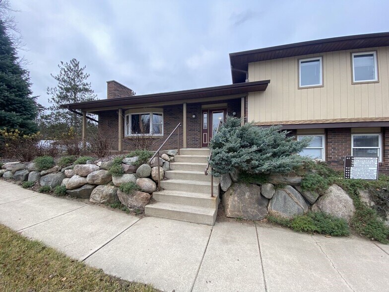 More Photos Of 959 Baker Rd, Dexter Office For Lease