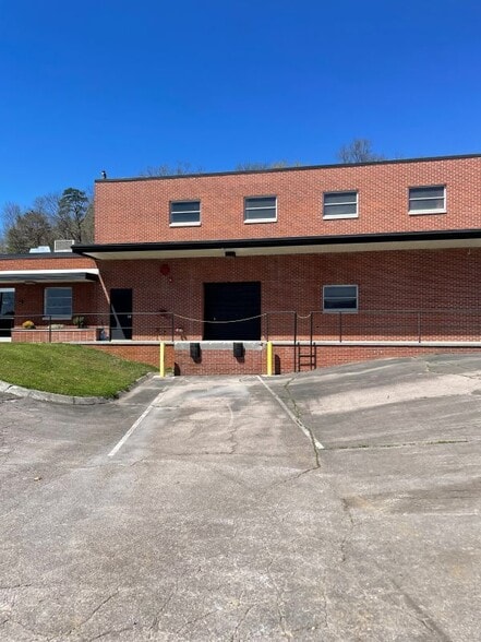 More Photos Of 2409 Sycamore Dr, Knoxville Showroom For Lease