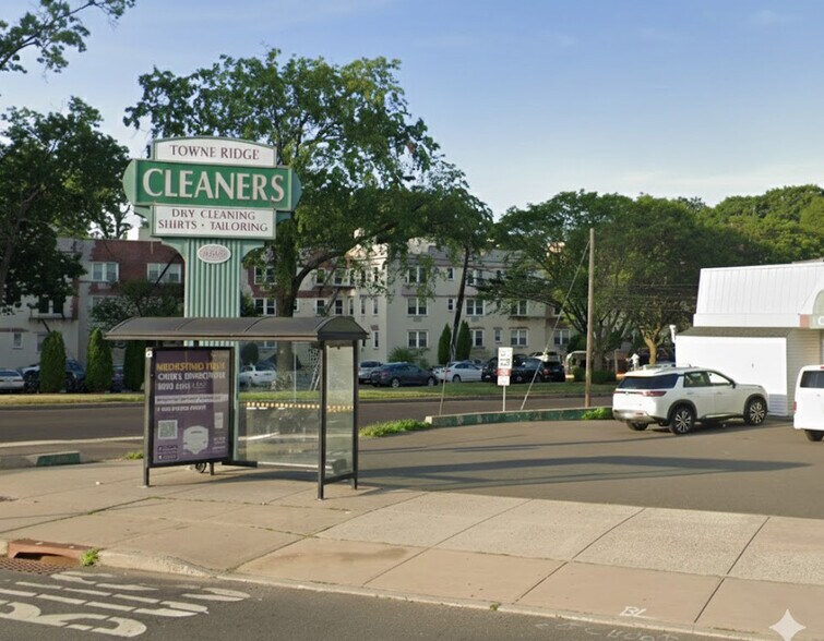 More Photos Of 2228 Summer St, Stamford Freestanding For Lease