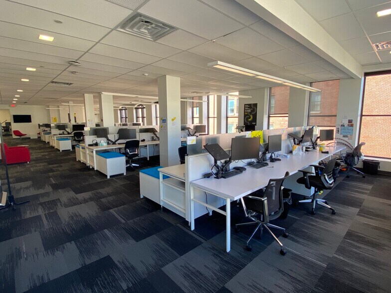 More Photos Of 200 S Meridian St, Indianapolis Office For Lease