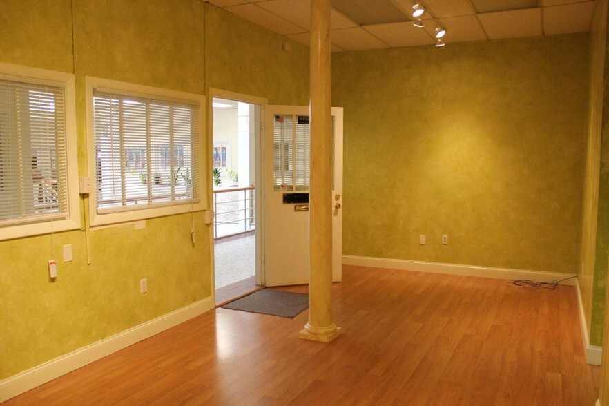 More Photos Of 13-25 Main St, Franklin Restaurant For Lease