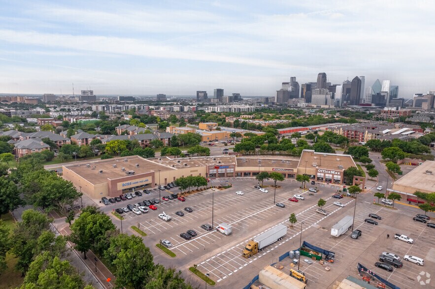 More Photos Of 2405-2415 N Haskell Ave, Dallas General Retail For Lease