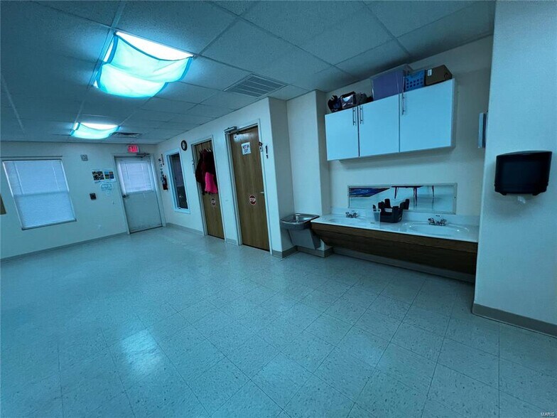 More Photos Of 19788 Sackett Ln, Waynesville Office For Sale