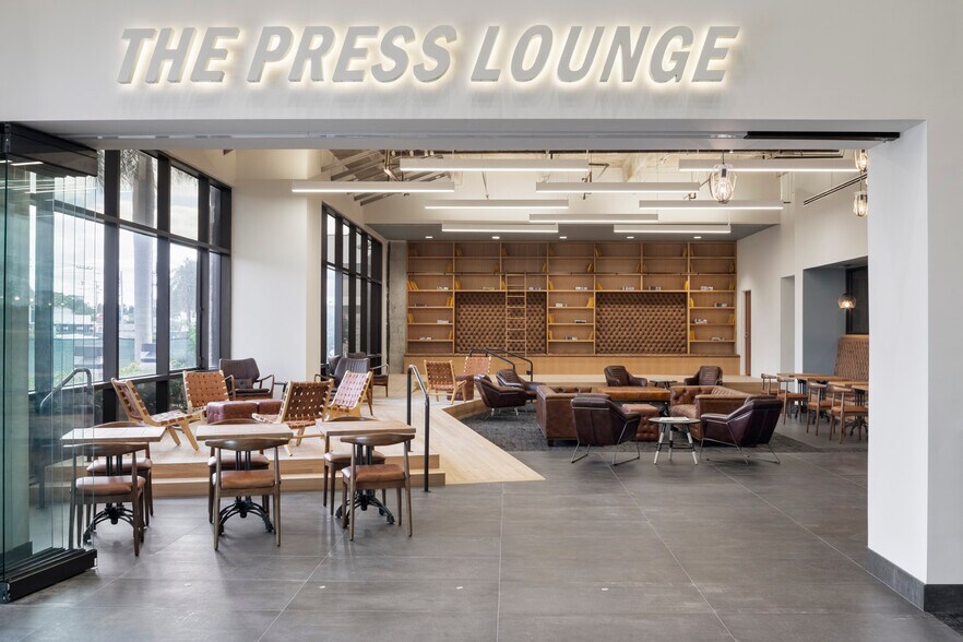 More Photos Of 2751 S Dixie Hwy, West Palm Beach Unknown For Lease