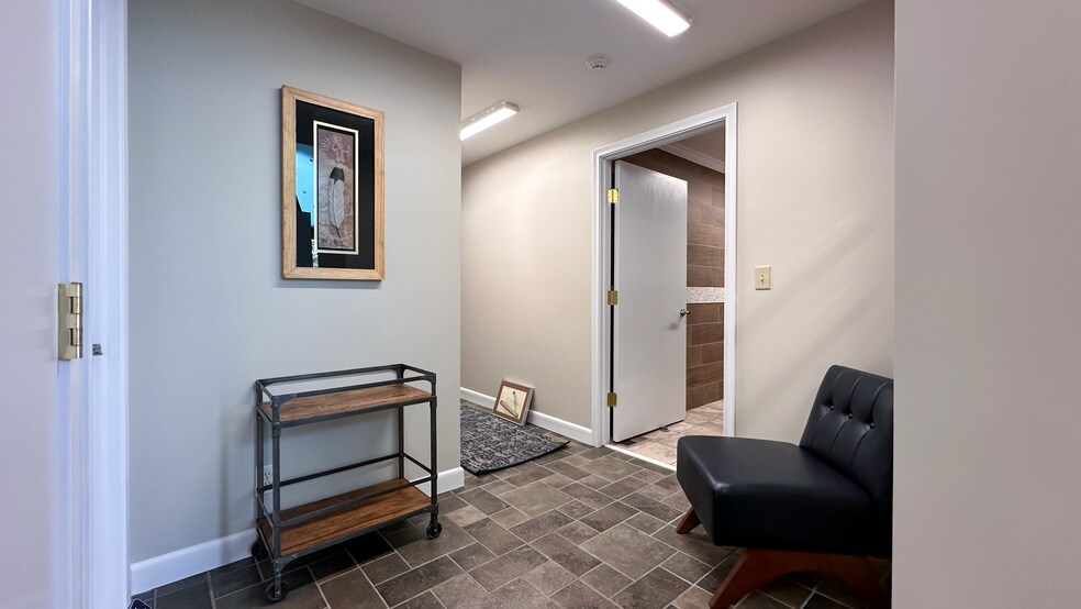 More Photos Of 291 Queen St, Bristol Medical For Lease
