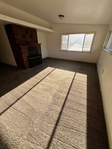 More Photos Of 45441 McKenzie Hwy, Leaburg Restaurant For Sale