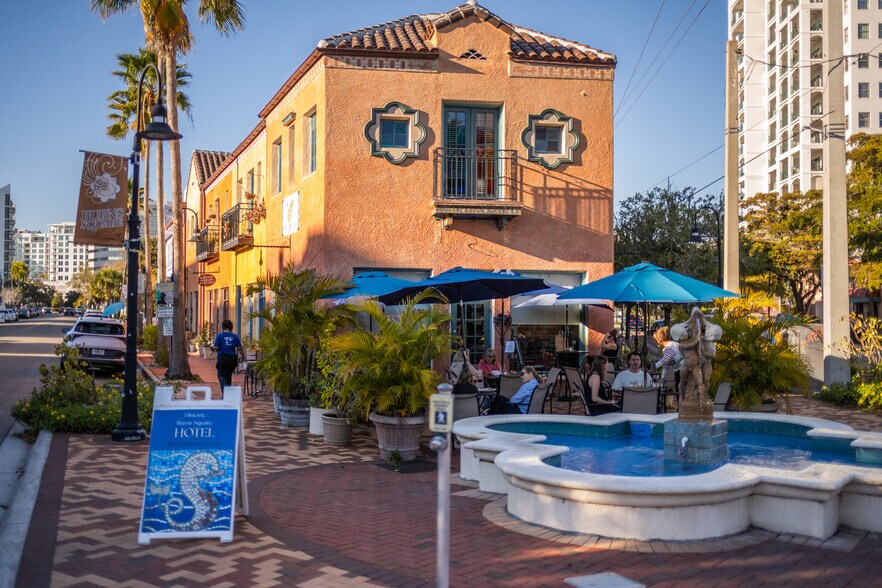 More Photos Of 530-536 S Pineapple Ave, Sarasota Storefront Retail Residential For Sale