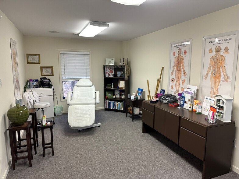 More Photos Of 61 Pease Rd, Manalapan Township Medical For Sale