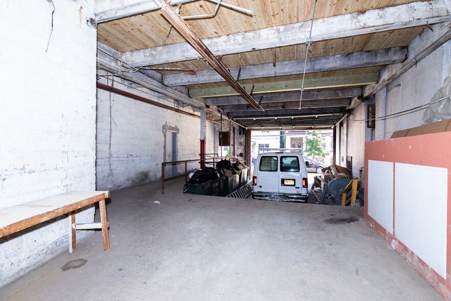 More Photos Of 540 39th St, Union City Warehouse For Lease