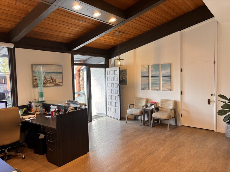 More Photos Of 800-850 Glenneyre St, Laguna Beach Office For Sale