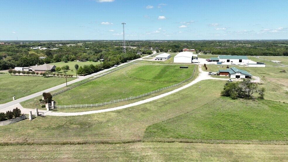 More Photos Of 1253 N Hill St, Van Alstyne Light Distribution For Sale