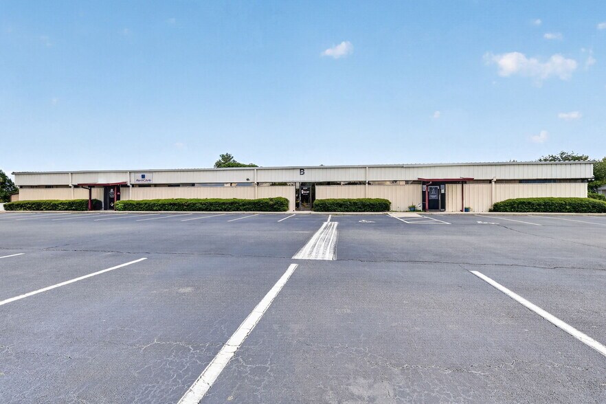 More Photos Of , Tavares Office For Sale