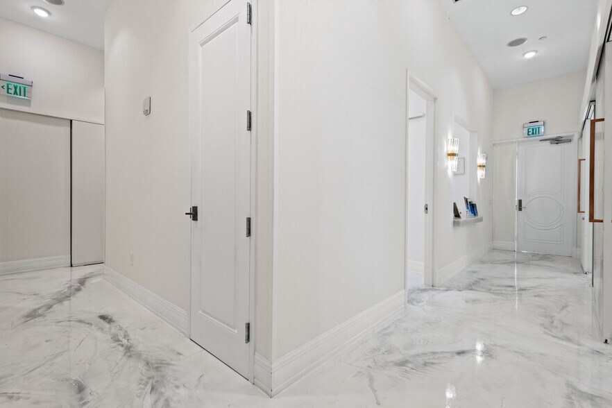 More Photos Of 250 Pharr Rd NE, Atlanta Apartments For Lease