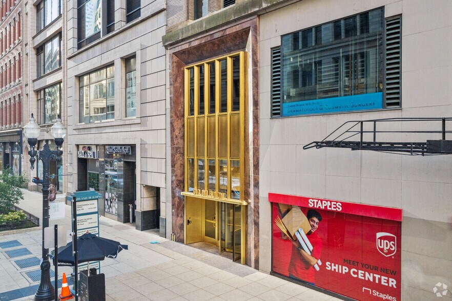 More Photos Of 111 N Wabash Ave, Chicago Office For Sale